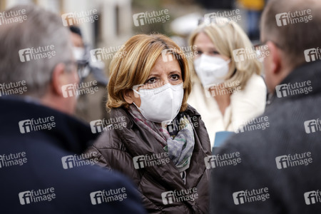 Malu Dreyer besucht Wiederaufbauarbeiten in Schuld