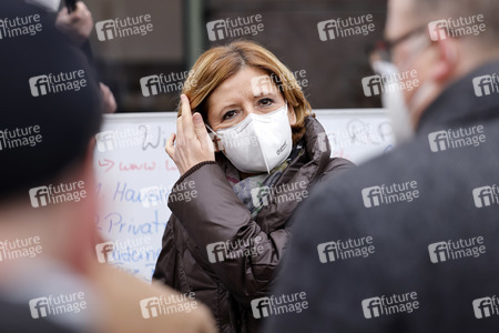 Malu Dreyer besucht Wiederaufbauarbeiten in Schuld