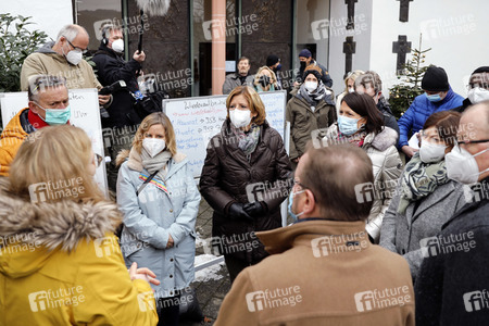 Malu Dreyer besucht Wiederaufbauarbeiten in Schuld
