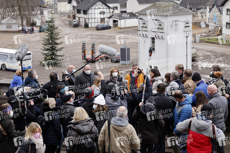 Malu Dreyer besucht Wiederaufbauarbeiten in Schuld