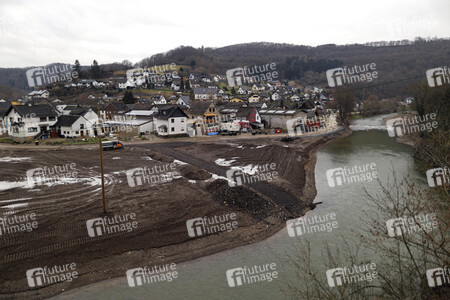 Malu Dreyer besucht Wiederaufbauarbeiten in Schuld