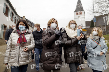 Malu Dreyer besucht Wiederaufbauarbeiten in Schuld