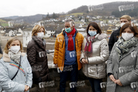Malu Dreyer besucht Wiederaufbauarbeiten in Schuld