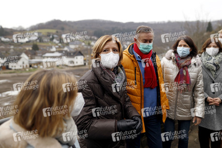 Malu Dreyer besucht Wiederaufbauarbeiten in Schuld