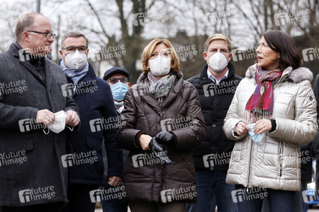 Malu Dreyer besucht Wiederaufbauarbeiten in Schuld