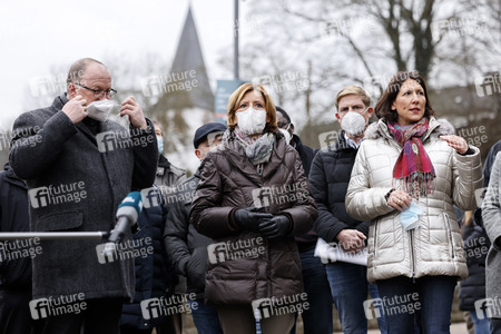 Malu Dreyer besucht Wiederaufbauarbeiten in Schuld