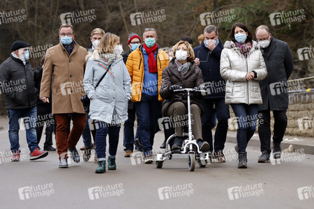 Malu Dreyer besucht Wiederaufbauarbeiten in Schuld