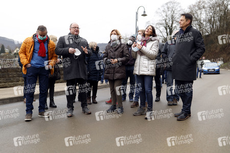Malu Dreyer besucht Wiederaufbauarbeiten in Schuld