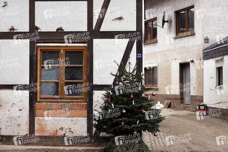 Malu Dreyer besucht Wiederaufbauarbeiten in Schuld