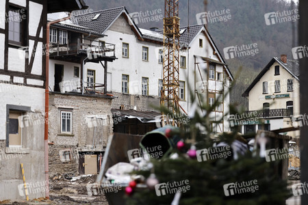 Malu Dreyer besucht Wiederaufbauarbeiten in Schuld