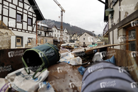 Malu Dreyer besucht Wiederaufbauarbeiten in Schuld