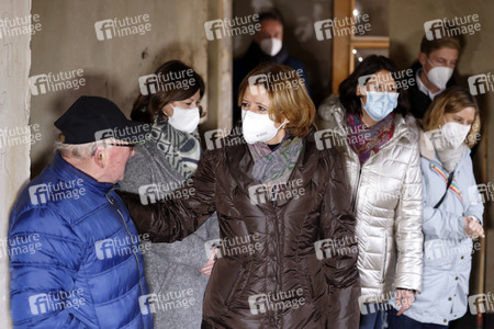 Malu Dreyer besucht Wiederaufbauarbeiten in Schuld