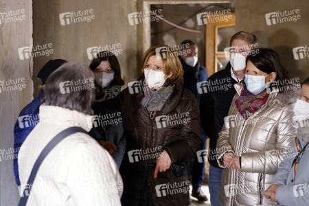 Malu Dreyer besucht Wiederaufbauarbeiten in Schuld