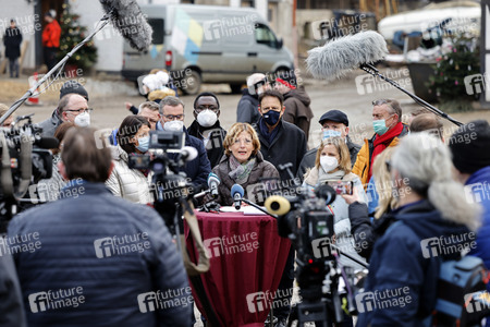 Malu Dreyer besucht Wiederaufbauarbeiten in Schuld