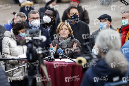 Malu Dreyer besucht Wiederaufbauarbeiten in Schuld
