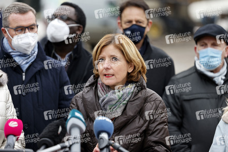 Malu Dreyer besucht Wiederaufbauarbeiten in Schuld