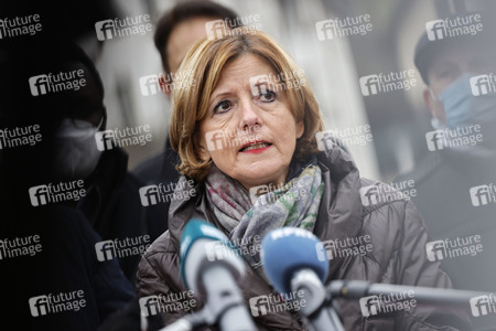 Malu Dreyer besucht Wiederaufbauarbeiten in Schuld