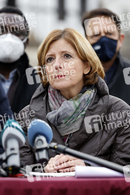 Malu Dreyer besucht Wiederaufbauarbeiten in Schuld