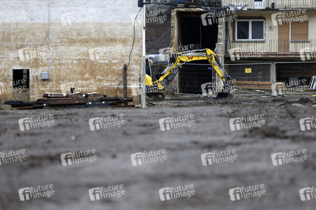 Malu Dreyer besucht Wiederaufbauarbeiten in Schuld