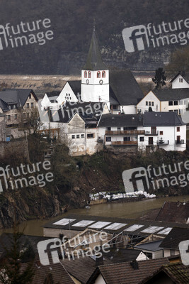 Malu Dreyer besucht Wiederaufbauarbeiten in Schuld