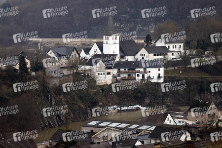 Malu Dreyer besucht Wiederaufbauarbeiten in Schuld