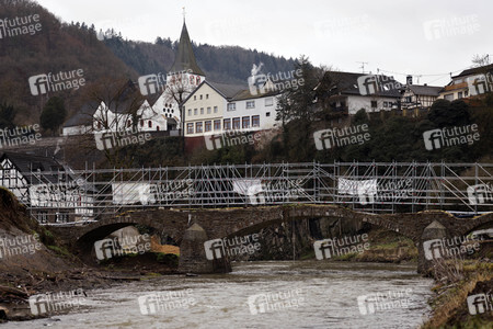Malu Dreyer besucht Wiederaufbauarbeiten in Schuld
