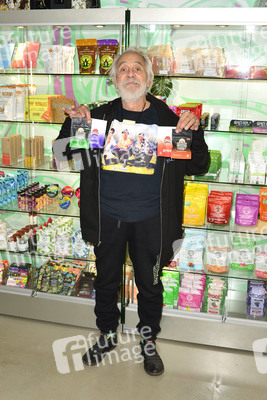 Tommy Chong's Cannabis Meet and Greet in Santa Ana