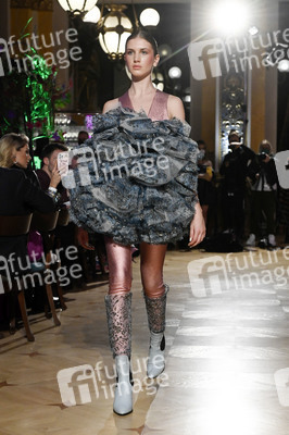 Dawid Tomaszewski Fashion Show auf der Frankfurt Fashion Week Herbst/Winter 2022