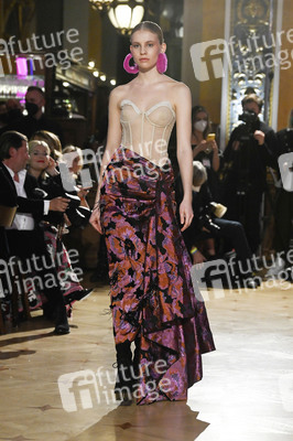 Dawid Tomaszewski Fashion Show auf der Frankfurt Fashion Week Herbst/Winter 2022
