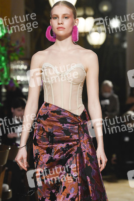 Dawid Tomaszewski Fashion Show auf der Frankfurt Fashion Week Herbst/Winter 2022