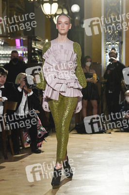 Dawid Tomaszewski Fashion Show auf der Frankfurt Fashion Week Herbst/Winter 2022