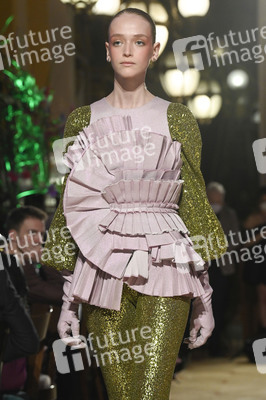 Dawid Tomaszewski Fashion Show auf der Frankfurt Fashion Week Herbst/Winter 2022