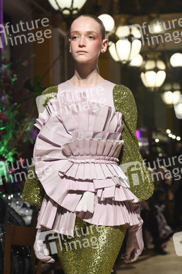 Dawid Tomaszewski Fashion Show auf der Frankfurt Fashion Week Herbst/Winter 2022