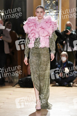 Dawid Tomaszewski Fashion Show auf der Frankfurt Fashion Week Herbst/Winter 2022