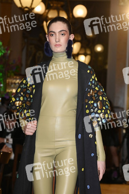 Dawid Tomaszewski Fashion Show auf der Frankfurt Fashion Week Herbst/Winter 2022