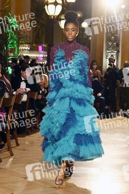 Dawid Tomaszewski Fashion Show auf der Frankfurt Fashion Week Herbst/Winter 2022