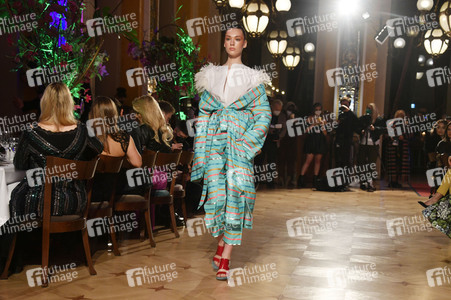 Dawid Tomaszewski Fashion Show auf der Frankfurt Fashion Week Herbst/Winter 2022
