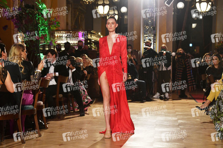 Dawid Tomaszewski Fashion Show auf der Frankfurt Fashion Week Herbst/Winter 2022