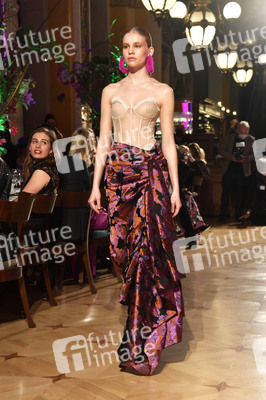 Dawid Tomaszewski Fashion Show auf der Frankfurt Fashion Week Herbst/Winter 2022