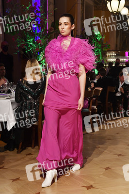 Dawid Tomaszewski Fashion Show auf der Frankfurt Fashion Week Herbst/Winter 2022