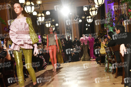 Dawid Tomaszewski Fashion Show auf der Frankfurt Fashion Week Herbst/Winter 2022
