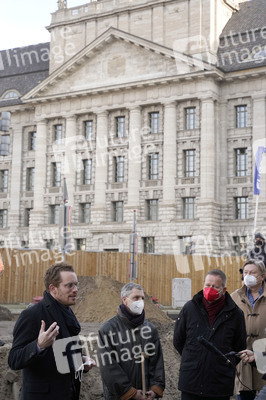 Fototermin mit Klaus Lederer auf der Grabung Molkenmarkt in Berlin