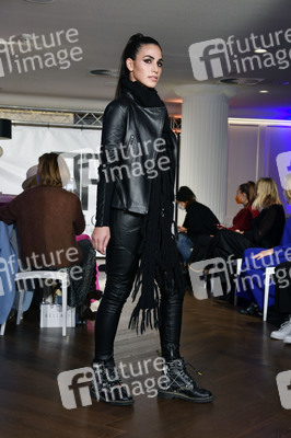 NeChia und MauMar Fashion Show auf der Frankfurt Fashion Week Herbst/Winter 2022