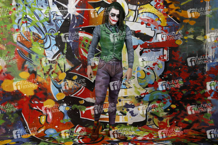 GEEK ART: Joker meets Riddler Bodypainting