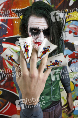 GEEK ART: Joker meets Riddler Bodypainting