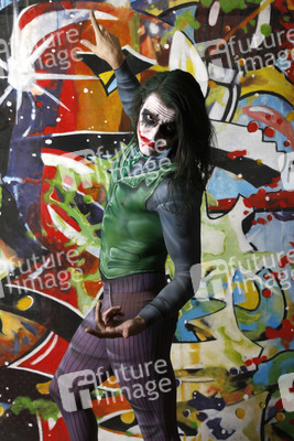 GEEK ART: Joker meets Riddler Bodypainting