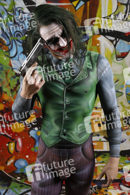 GEEK ART: Joker meets Riddler Bodypainting