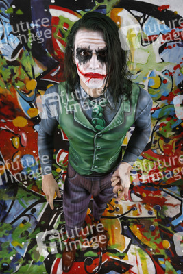 GEEK ART: Joker meets Riddler Bodypainting