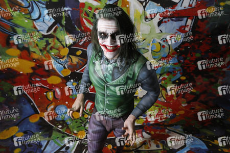 GEEK ART: Joker meets Riddler Bodypainting