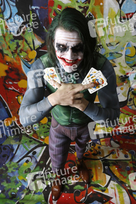 GEEK ART: Joker meets Riddler Bodypainting